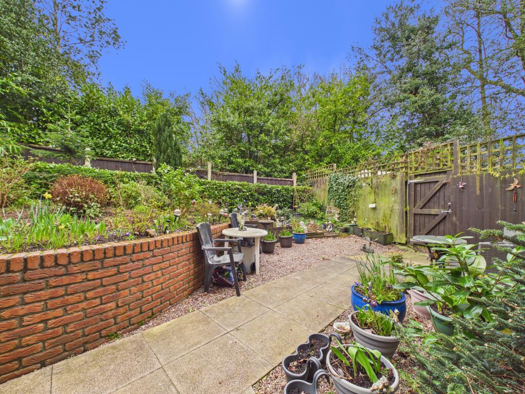 Ridgeway Court, Littleover photo 2