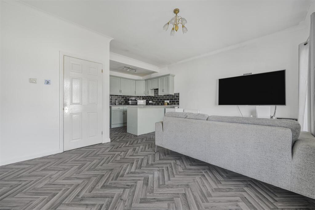 Apartment in Slough - View 4