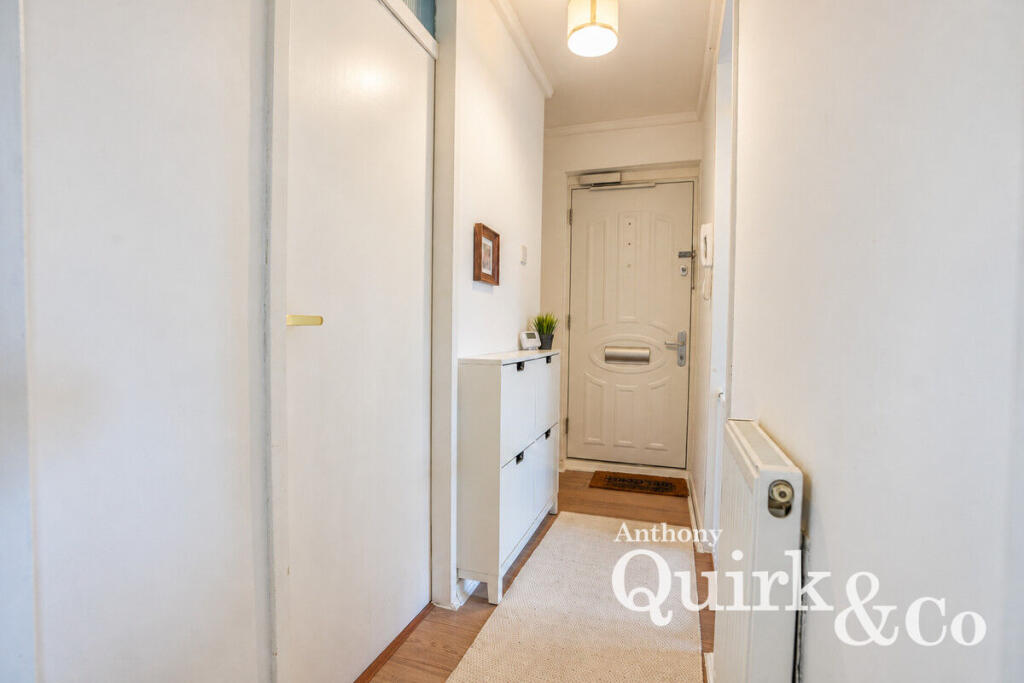Apartment in Southend-on-Sea - View 5