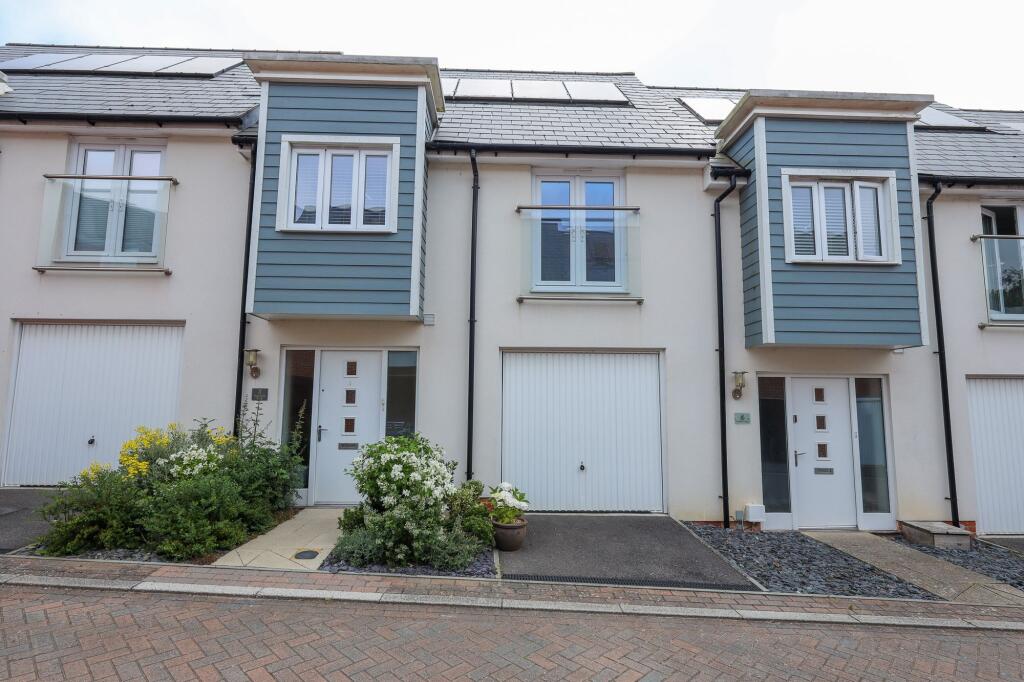 3-bed terraced on Goldfinch Road, Burgess Hill, RH15, £385,000