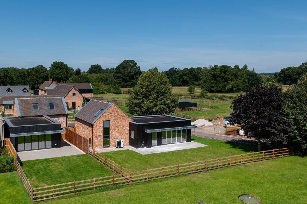 Main image of property: Stratford Road, Wellesbourne, CV35