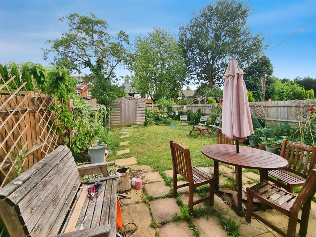 House in Dacorum, Hertfordshire - More