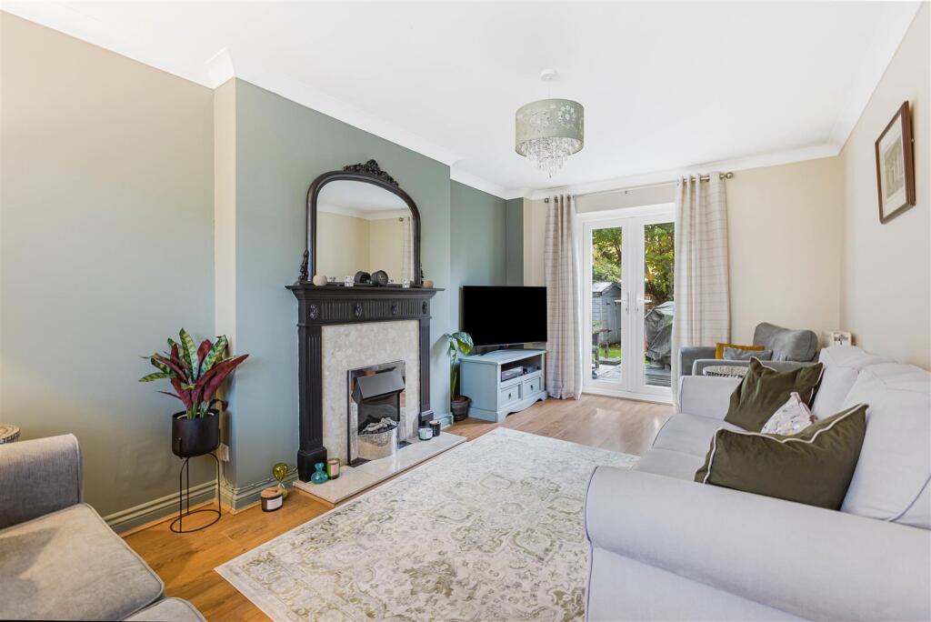 Martins Drive, Hertford photo 3