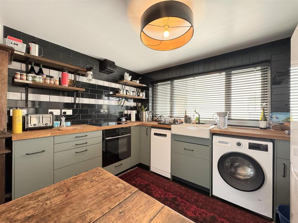 Apartment in Truro - View 3