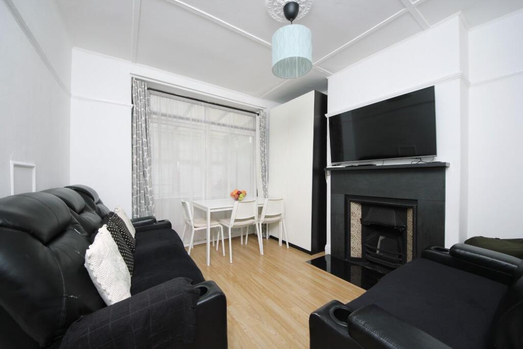 House in London, Park Royal - View 4