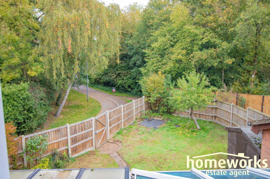 Greenwood Drive, Scarning, Dereham, NR19 2TR photo 2