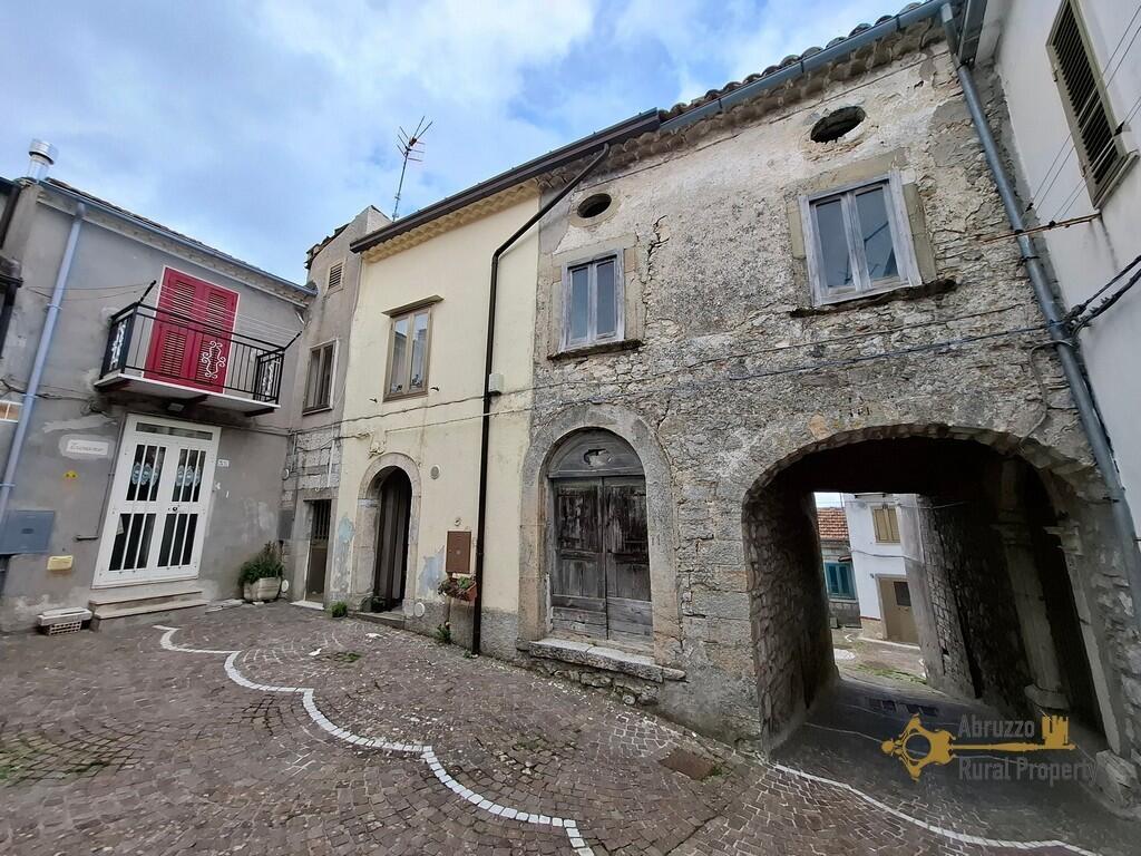 Main image of property: Schiavi di Abruzzo, Chieti, Abruzzo