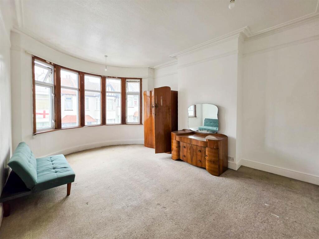 House in Southend-on-Sea, Westcliff-on-Sea - More