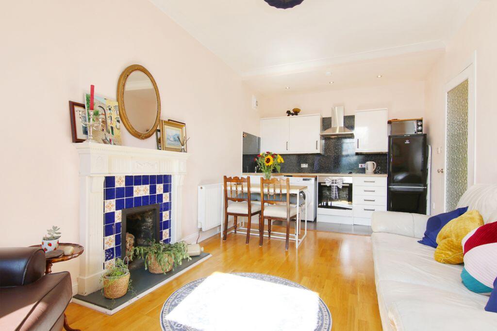 Apartment in Edinburgh - View 4