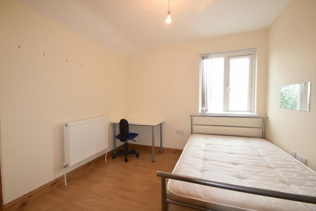 House in Cardiff, Cathays - More