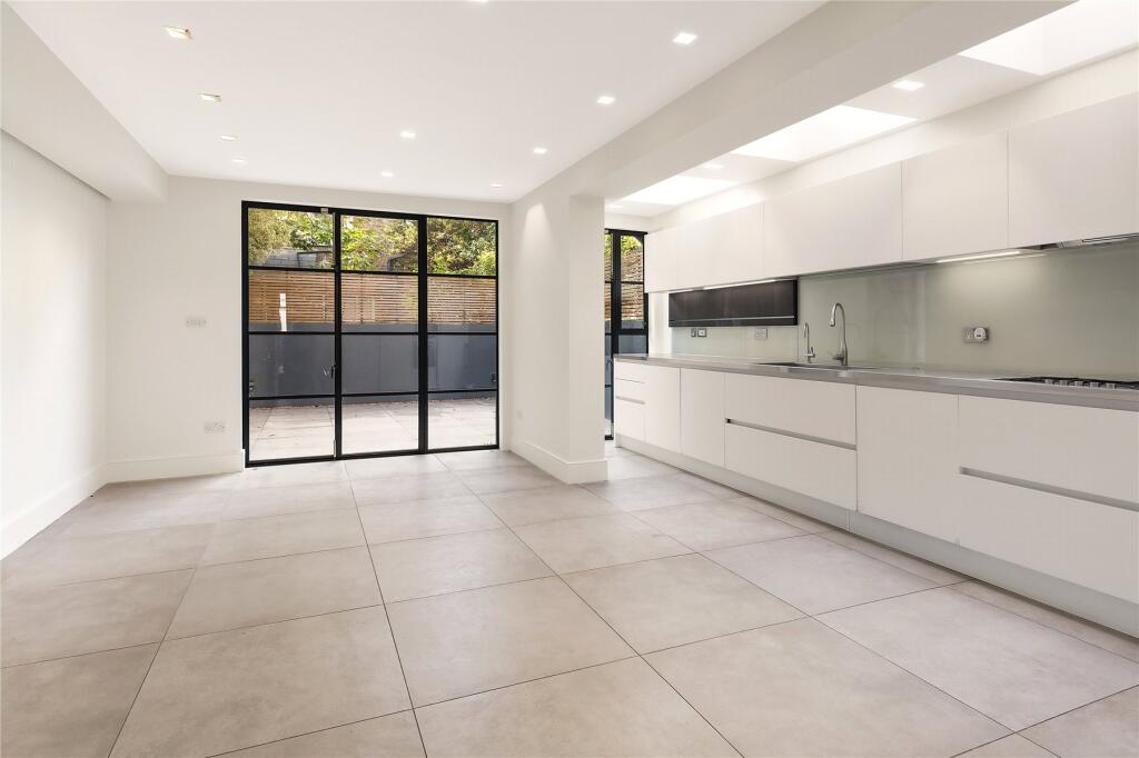 House in London - View 2