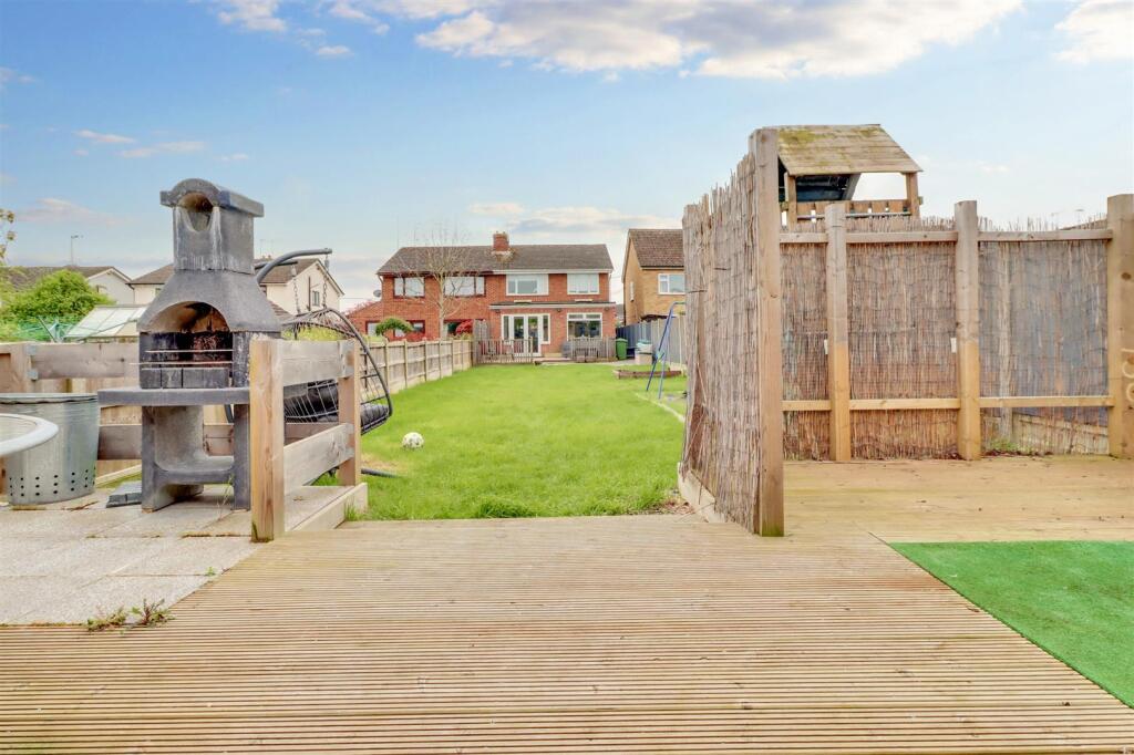 Elder Avenue, Wickford photo 2