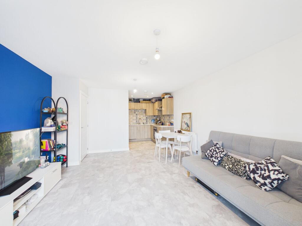 Apartment in Reading - View 3