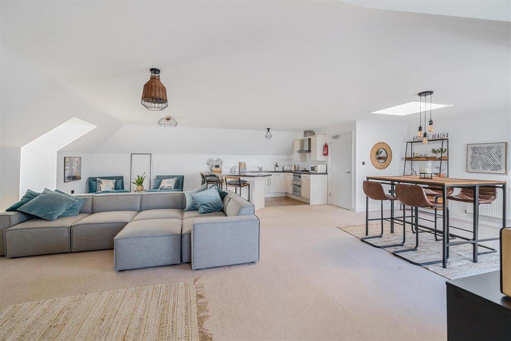 Pentire Avenue, Newquay photo 2