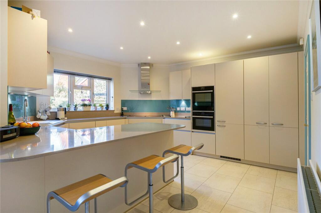 Viburnum Close, Cheltenham, Gloucestershire, GL50 photo 3