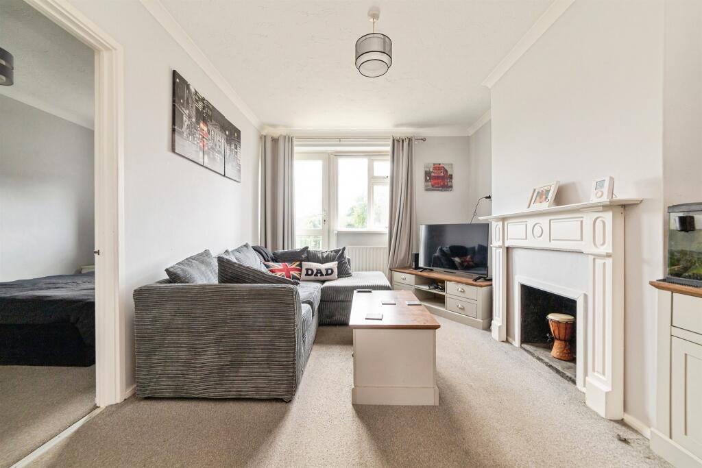 Apartment in East Hertfordshire, Sele Farm, Hertford - View 4