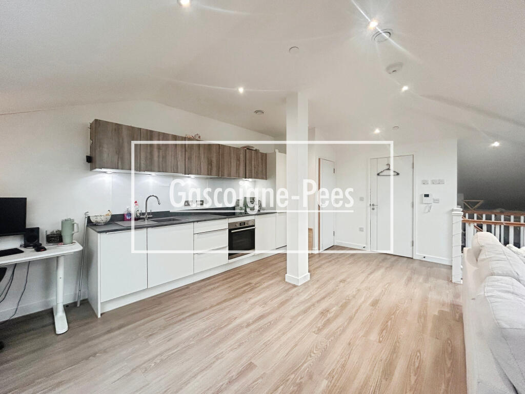 Apartment in Reading - View 3