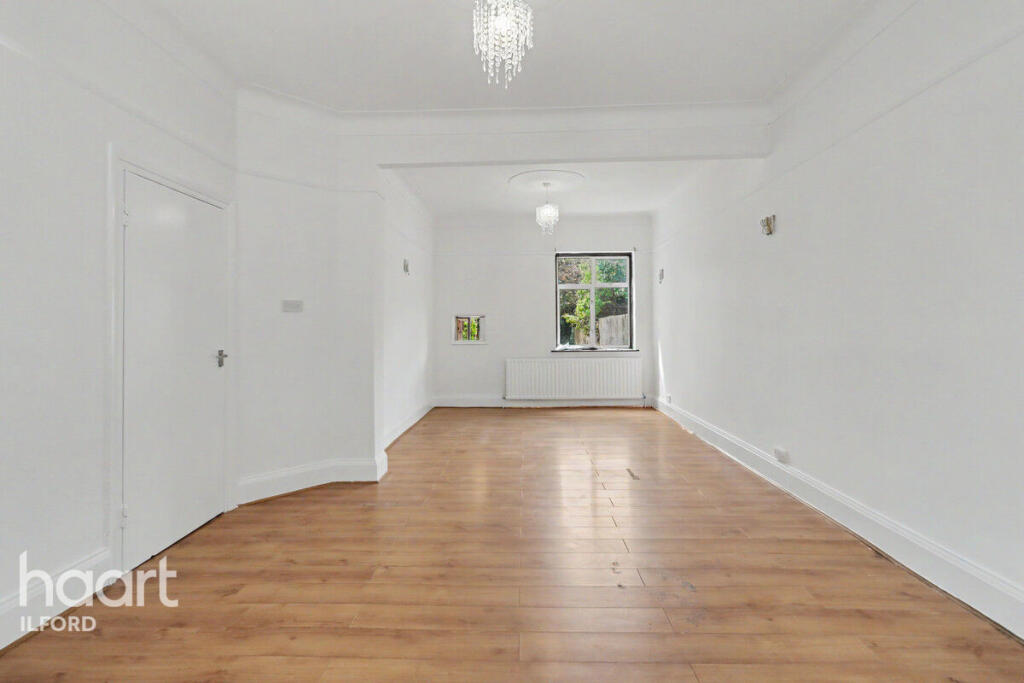 House in London, Gants Hill - More