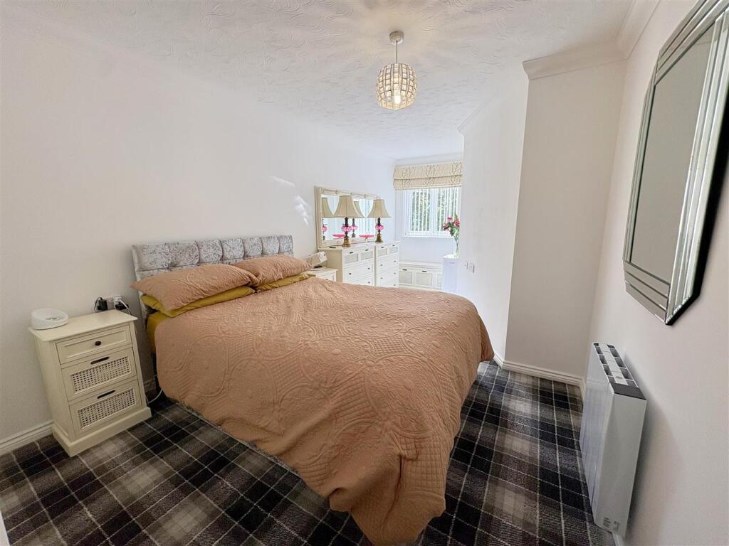 Apartment in Sutton, Carshalton Beeches - More