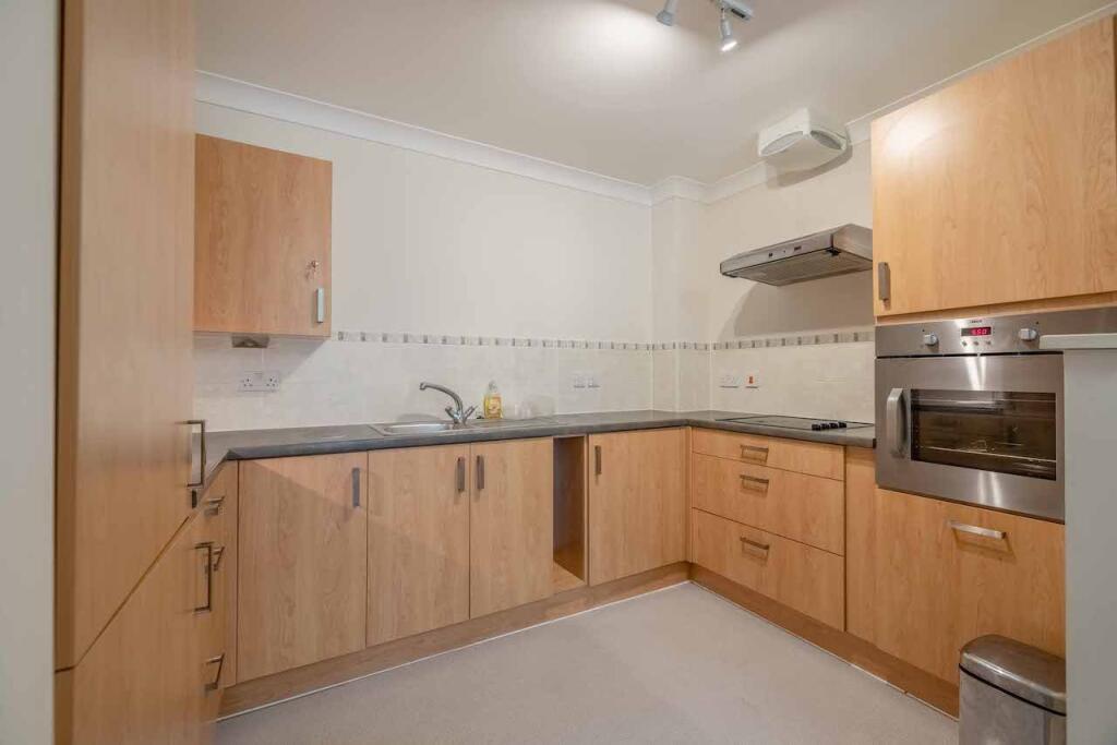 Forest Close, Wexham, Slough, SL2 photo 4