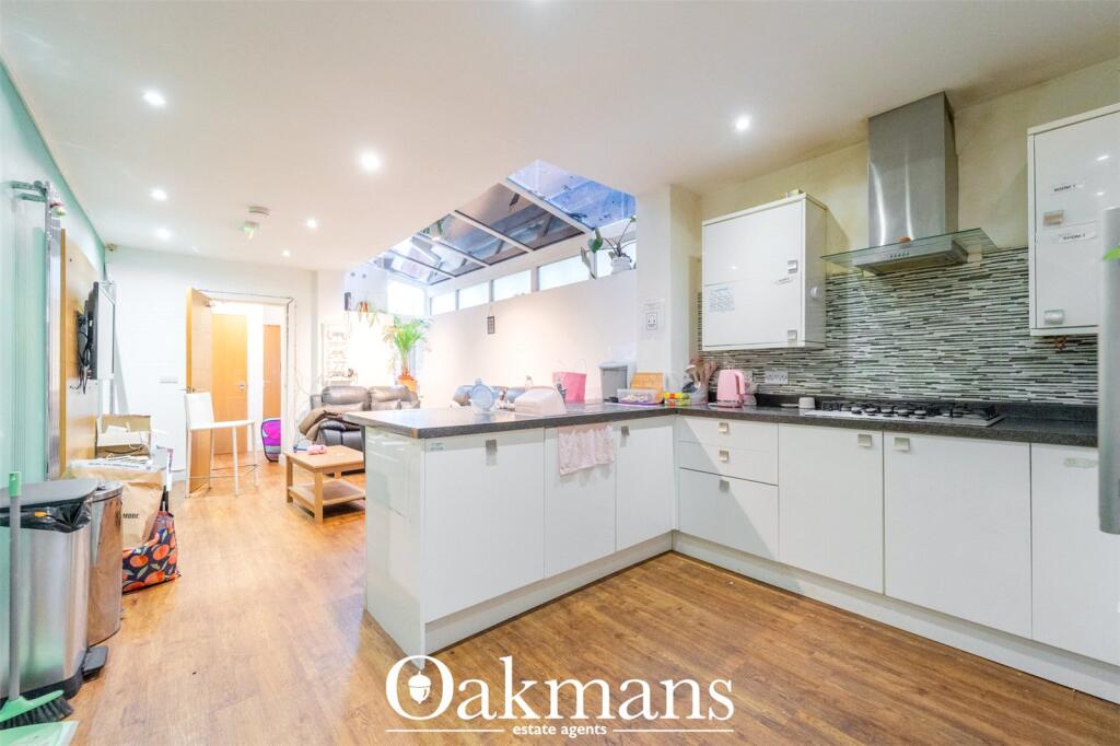 6 bedroom house for rent