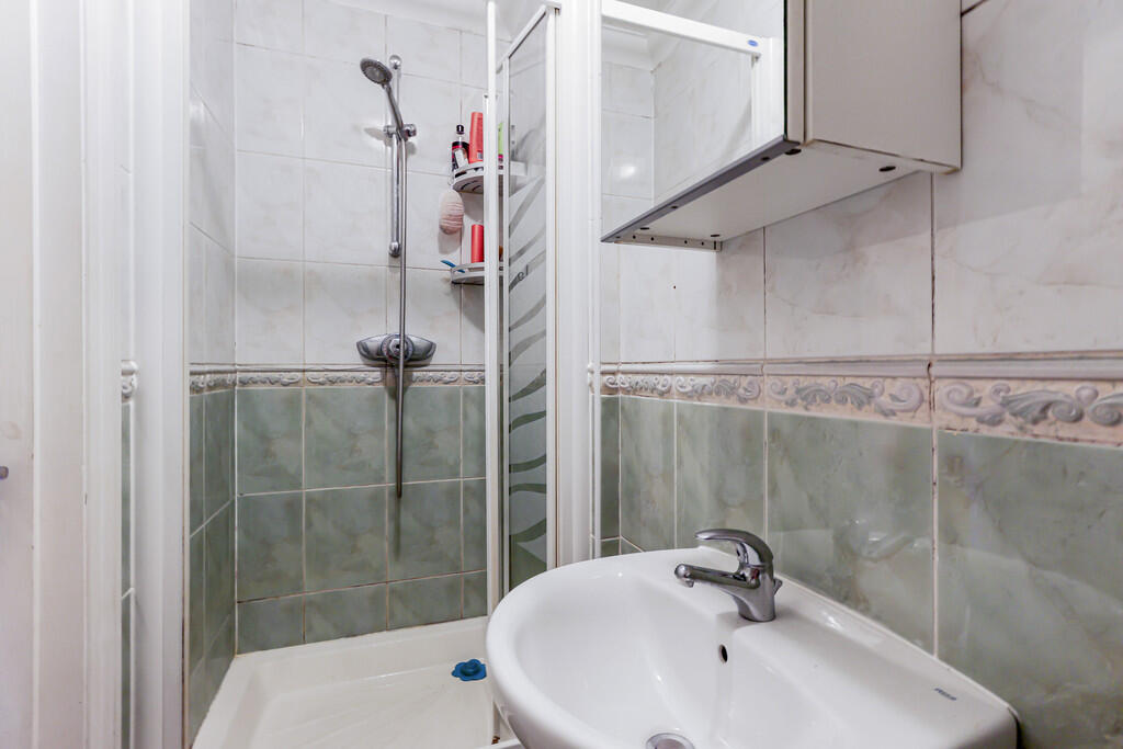 Apartment in Bournemouth, Boscombe - View 4