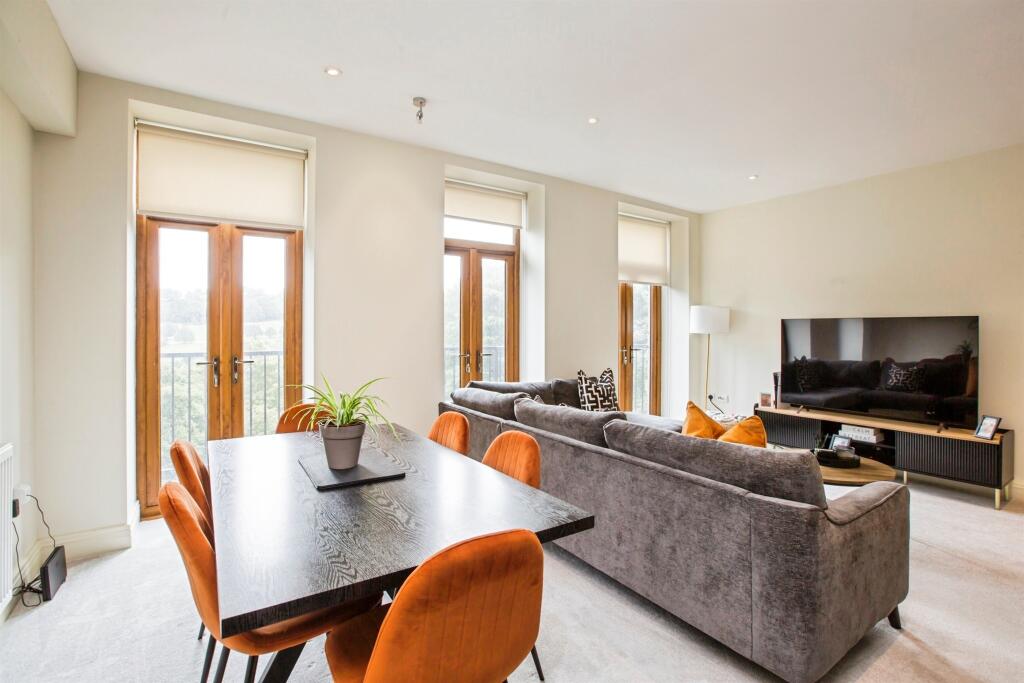 Apartment in Calderdale, Stainland & District - More