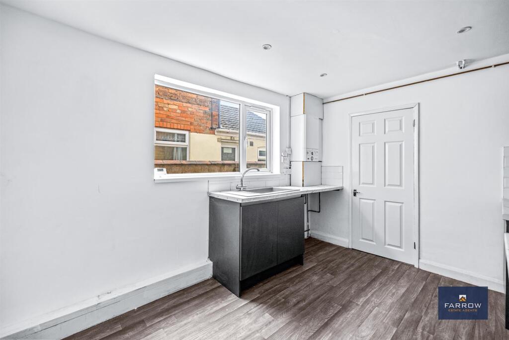 House in Grimsby, Wellow - View 5