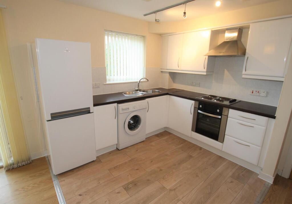 Apartment in Salford, Greater Manchester - View 4