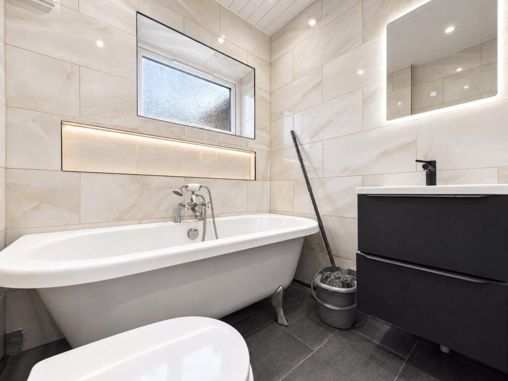 House in Gloucester, Gloucestershire - View 5