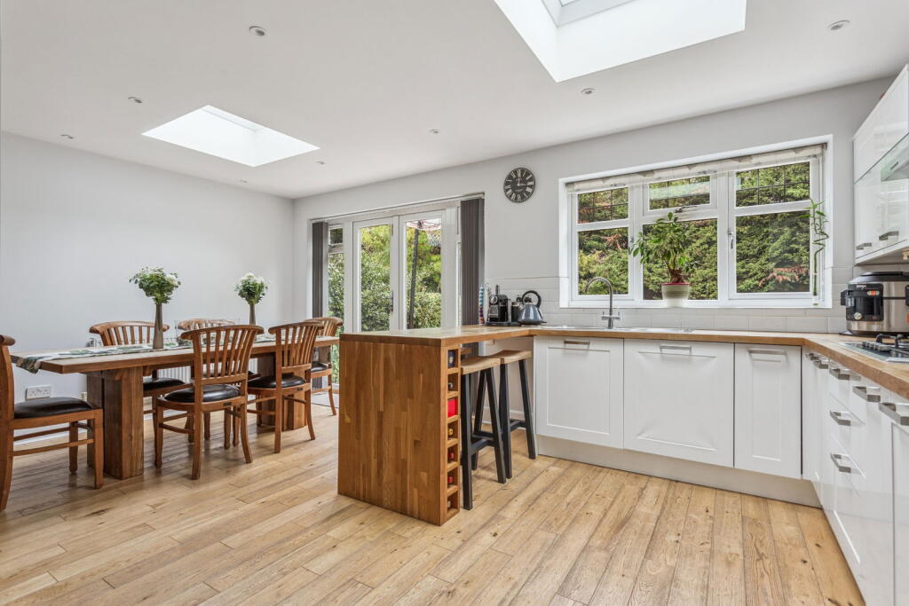 Sylvia Avenue, Hatch End, Pinner HA5 photo 4