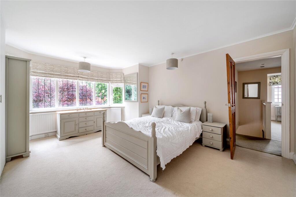 House in Kingston upon Thames - More