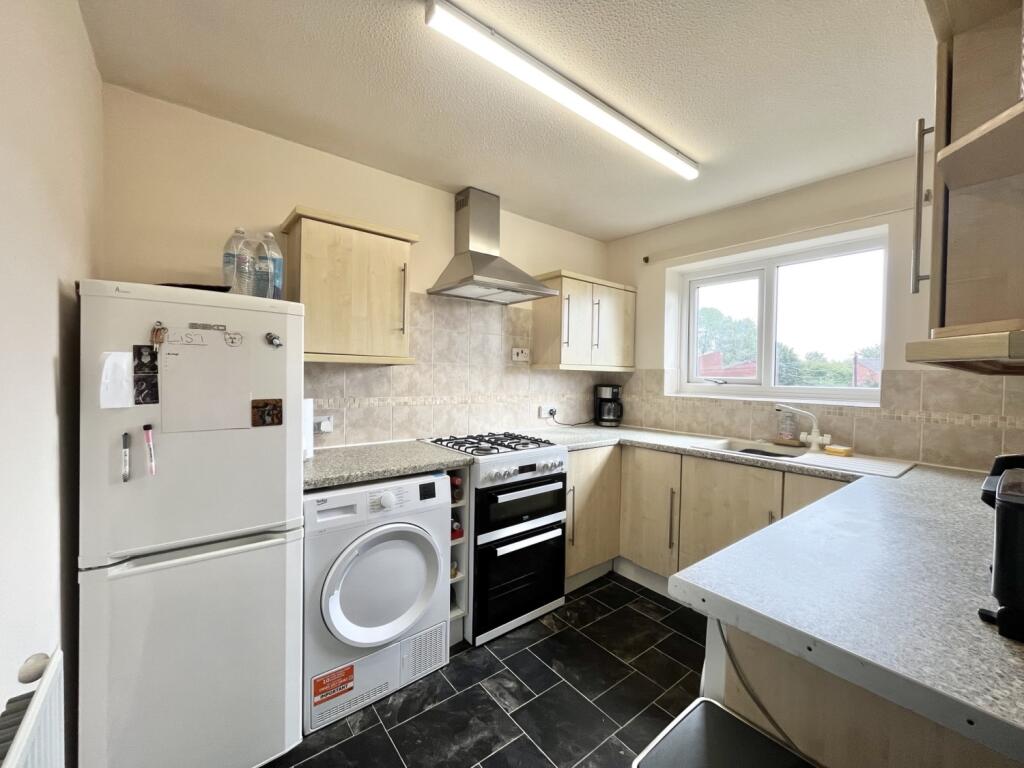 Apartment in Wolverhampton, Dovecotes, Pendeford - View 4
