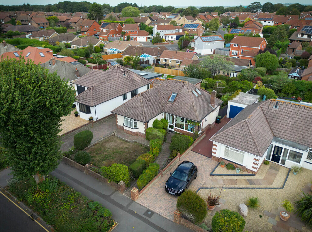Harewood Avenue, Littledown