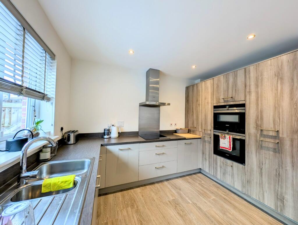 House in Wakefield - View 2