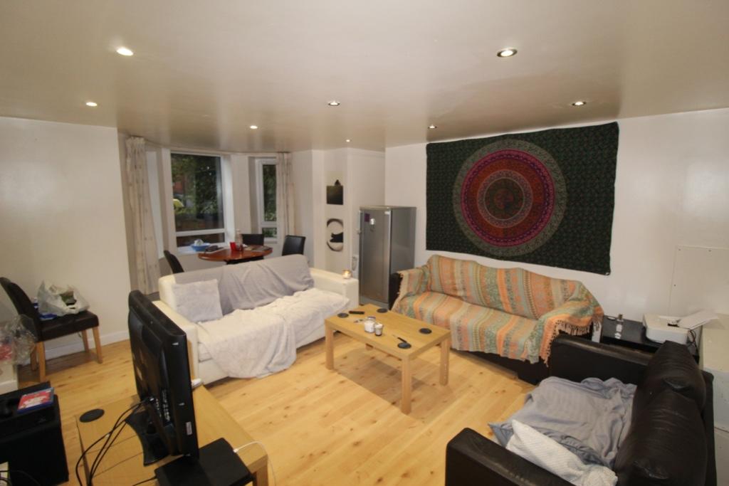 House in Leeds, West Yorkshire - View 2