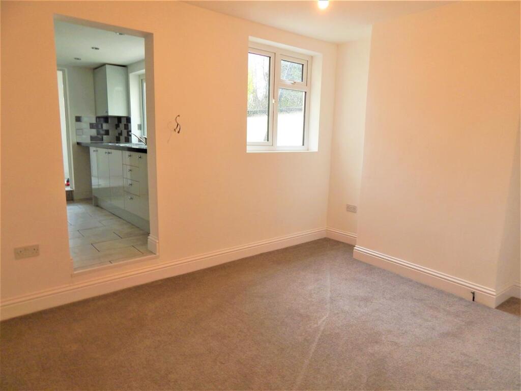 House in Chatham, Luton - View 5