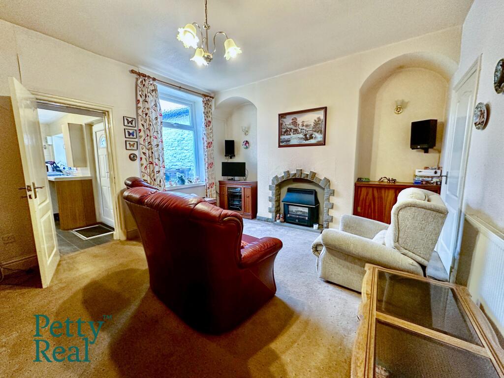Skipton Road, Colne photo 3