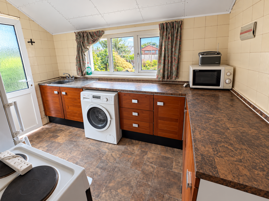 House in Ammanford, Tir-y-dail - View 5