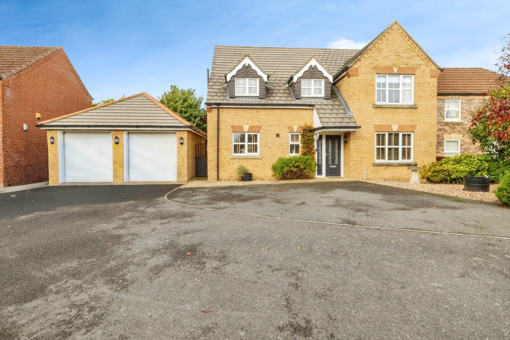 4-bed detached on Grange Drive, Tattershall, LN4, £350,000