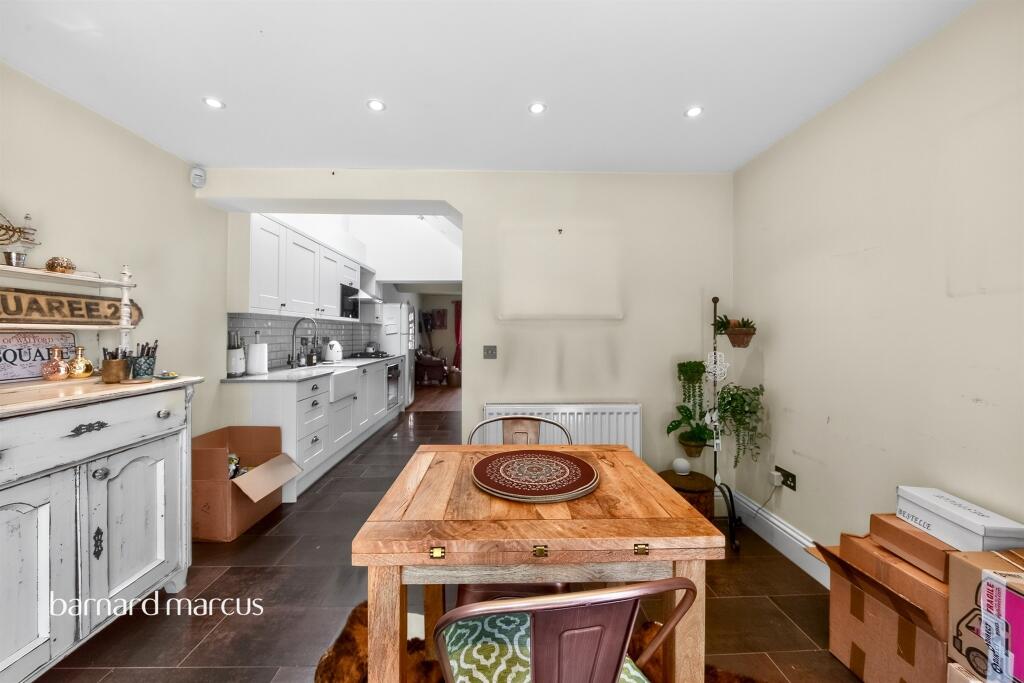 House in London - View 6