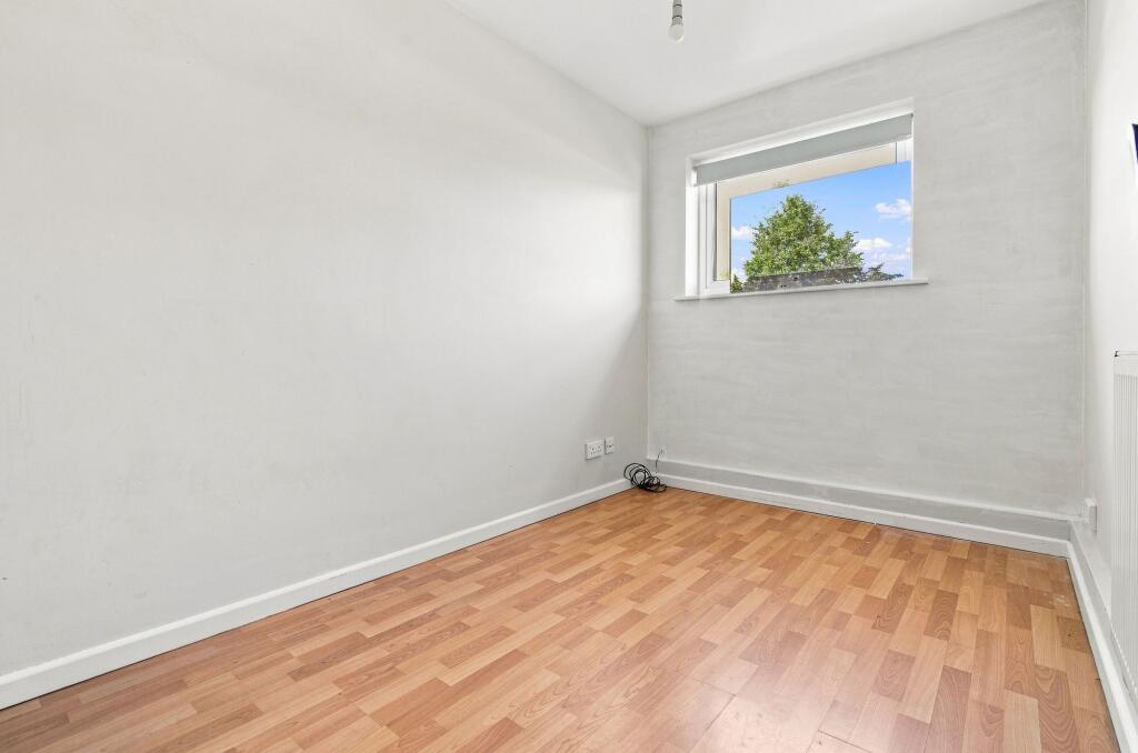 Apartment in Slough - View 5