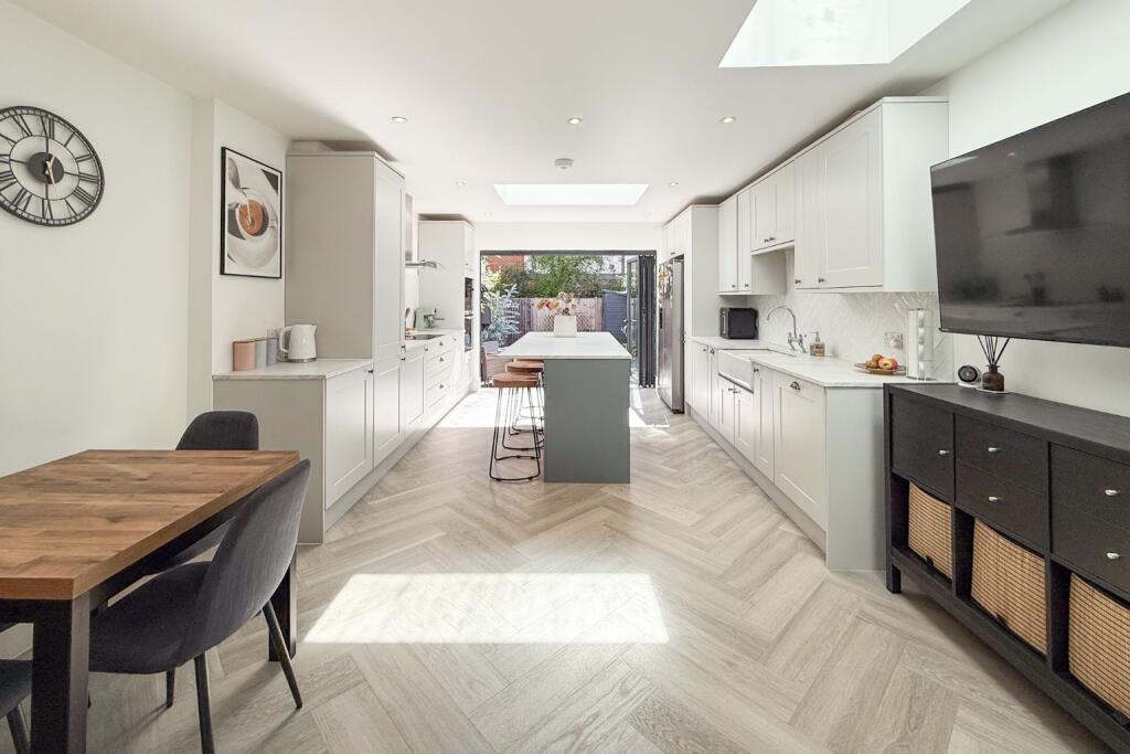 House in Slough, Windsor and Maidenhead - View 2