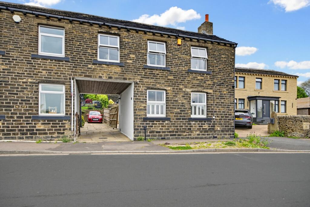 Main image of property: 28 TANYARD ROAD, OAKES, HUDDERSFIELD