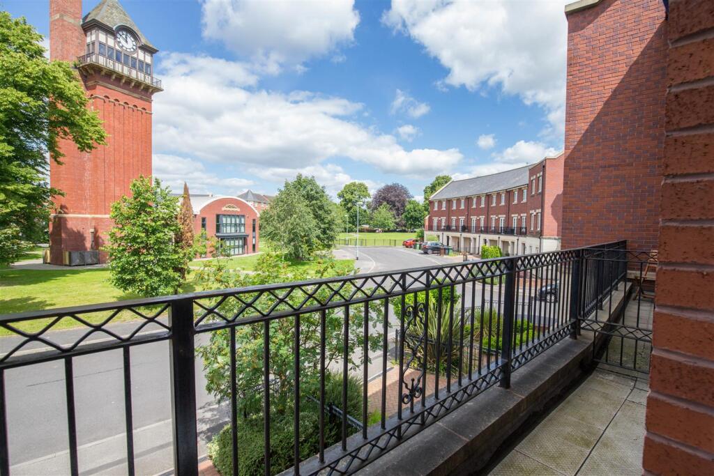 House in Leeds, Robin Hood - View 3