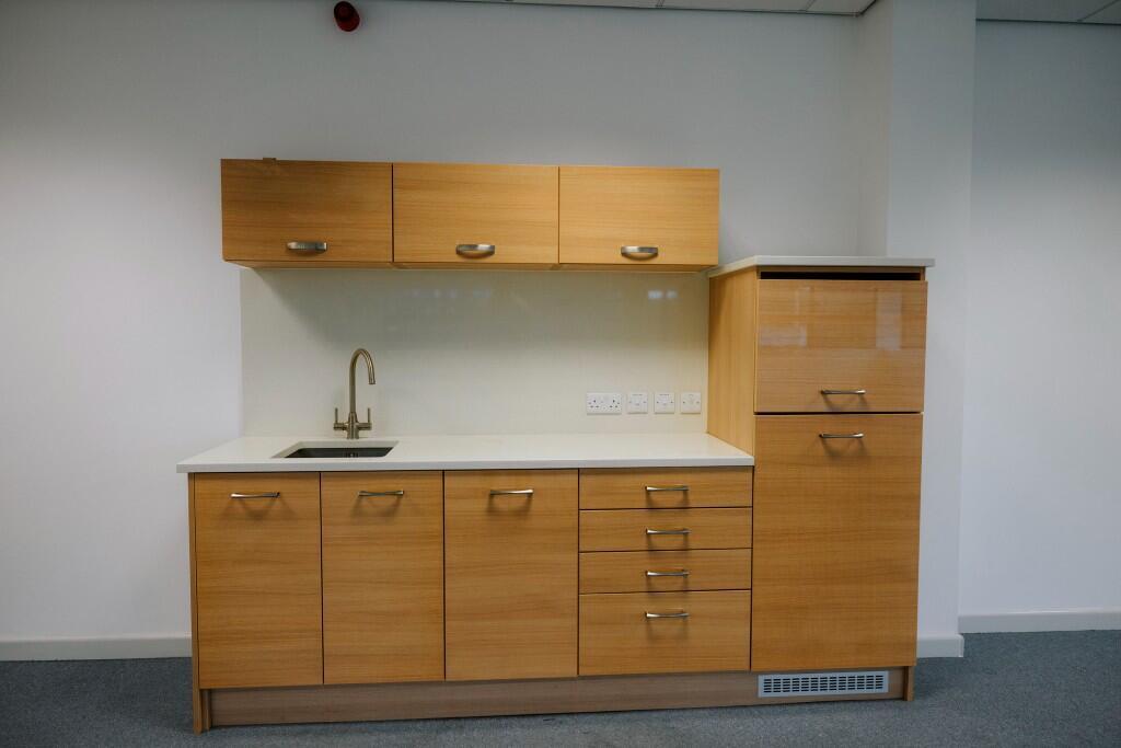 1600 sq ft office