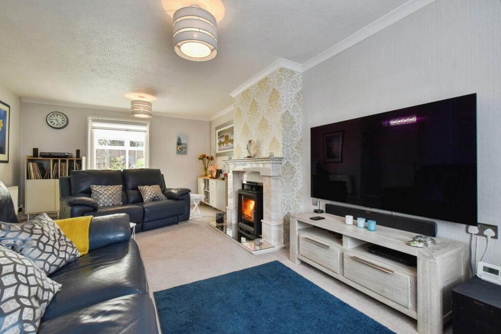 House in Ammanford, Llandybie - More