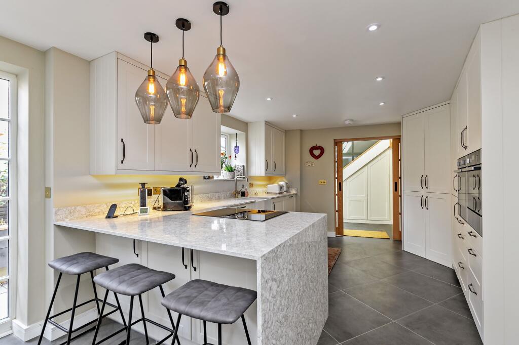 The Square, Aspley Guise, MK17 photo 2