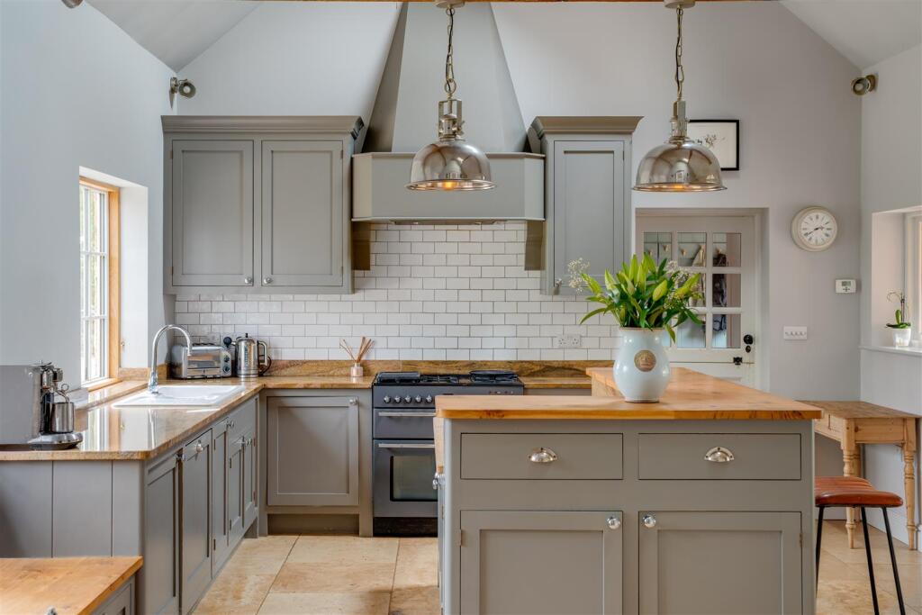 House in Tadcaster, Colton - More