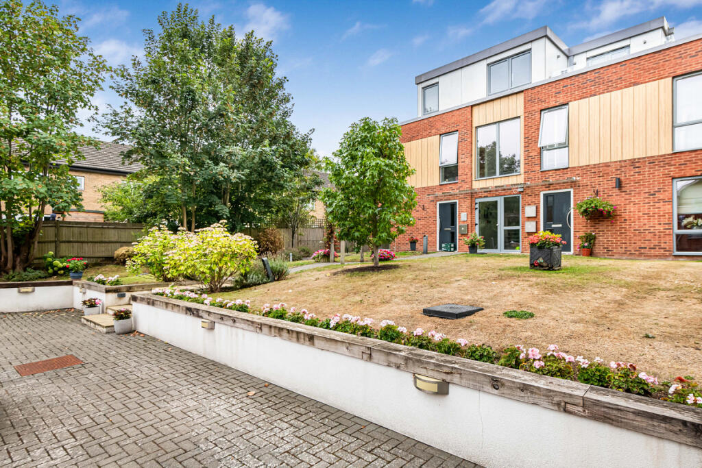 Apartment in Croydon - View 5